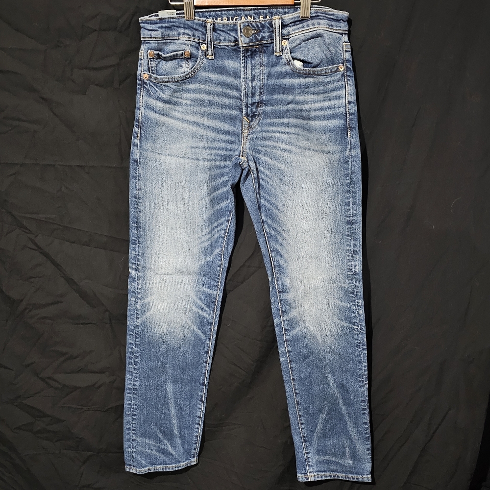 EUC Men's American Eagle Blue Jeans size 29x30 straight/tapered fit.